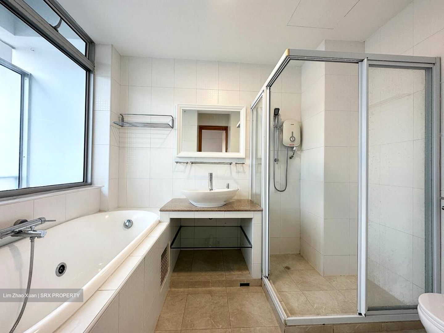 Sixth Avenue (D10), Terrace #524114271